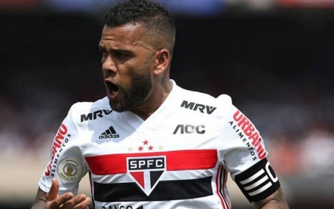 Daniel Alves ainda tem dinheiro a receber do São Paulo Daniel Alves ainda tem dinheiro a receber do São Paulo