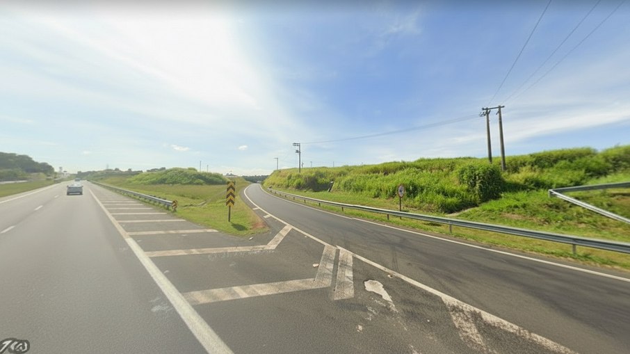 Alça acesso da Rodovia Magalhães Teixeira para a SP-330 Alça acesso da Rodovia Magalhães Teixeira para a SP-330