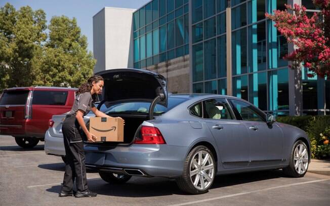 Novo serviço premium da Amazon promete fazer entregas dentro de veículo estacionado