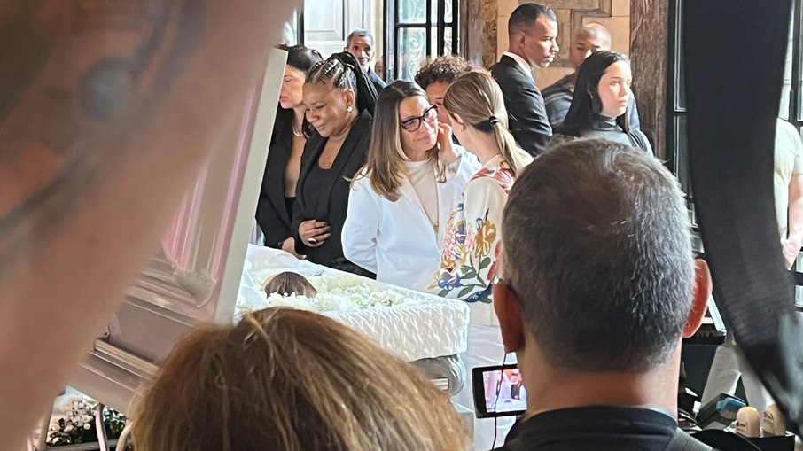 Janja e Margareth Menezes comparecem ao velório de Preta Gil Janja e Margareth Menezes comparecem ao velório de Preta Gil