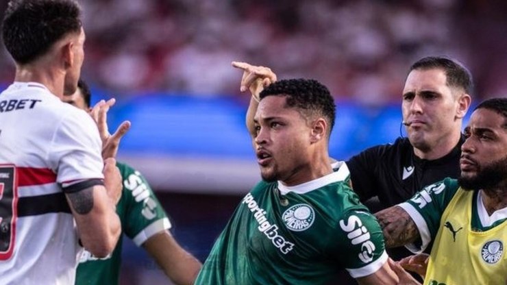 Choque-Rei: Vitor Roque faz provocação homofóbica e depois apaga