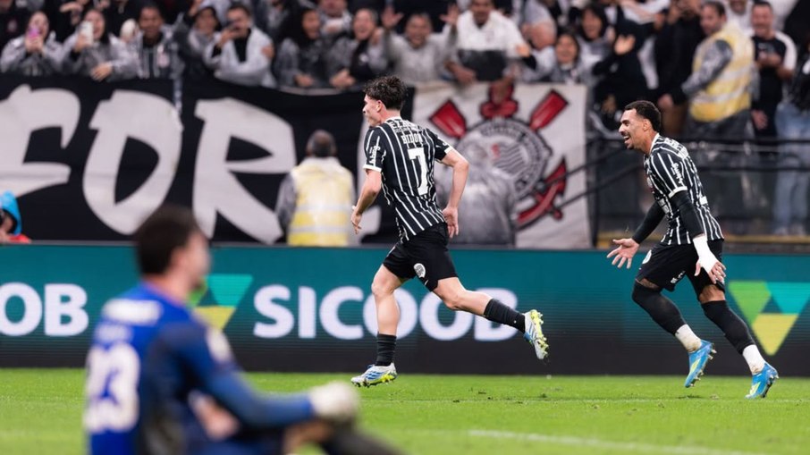 Corinthians supera polêmica e vence clássico contra o São Paulo