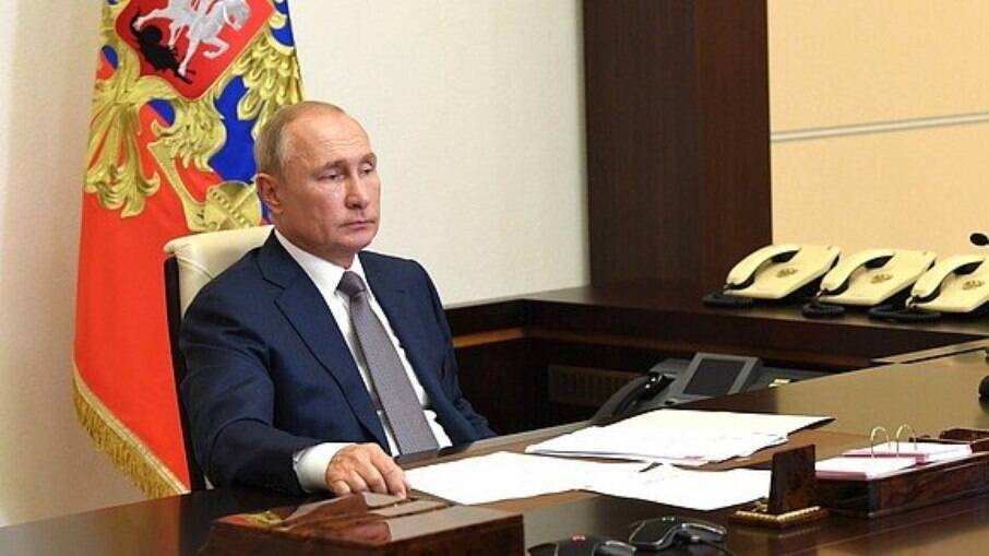 Putin revela ter recebido vacina nasal russa contra a Covid-19