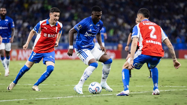 Cruzeiro é surpreendido e perde para a Católica na Libertadores