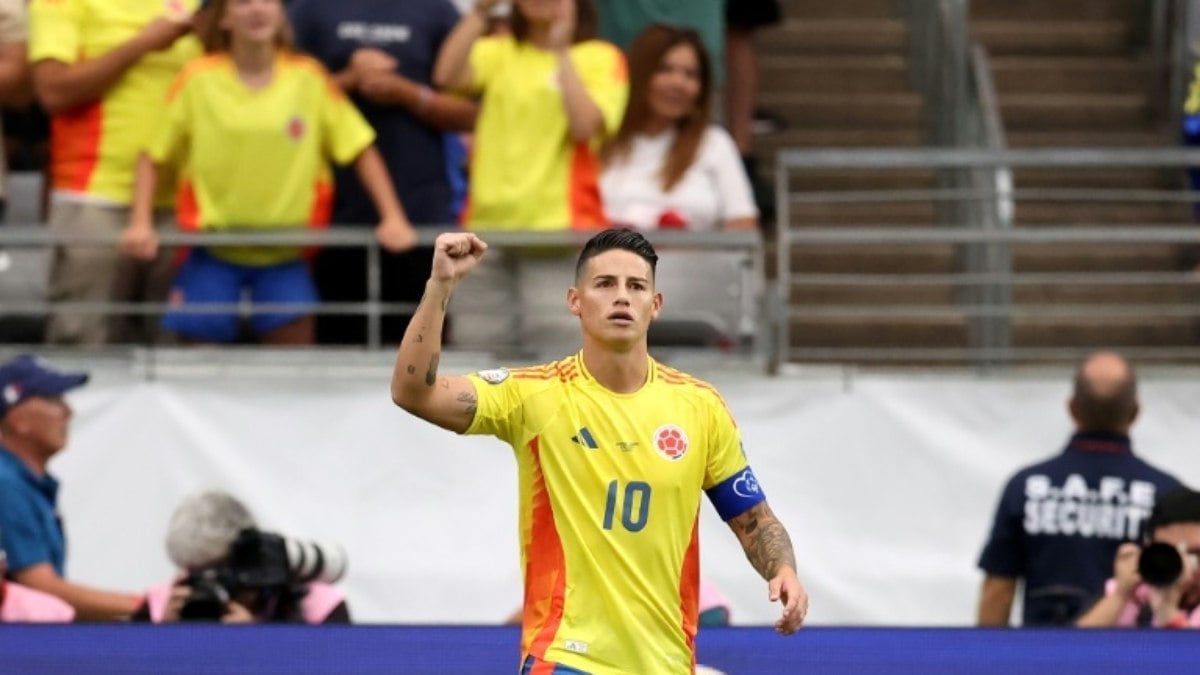 James Rodríguez comemora após marcar na vitória da Colômbia sobre o Panamá por 5 a 0 neste sábado, pelas quartas de final da Copa América