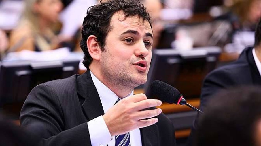 Glauber Braga (PSB-RJ) faz parte da lista de parlamentares na geladeira depois de críticas a Eduardo Cunha Glauber Braga (PSB-RJ) faz parte da lista de parlamentares na geladeira depois de críticas a Eduardo Cunha