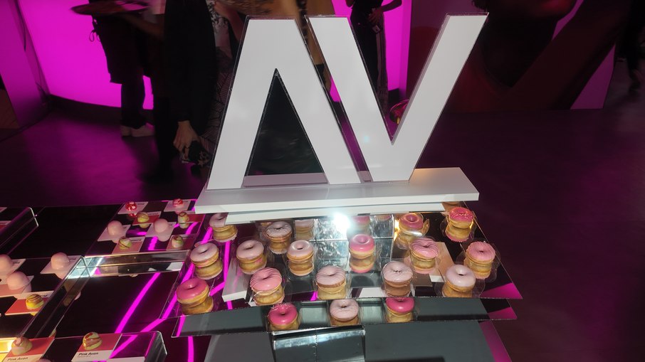Nova logo da Avon