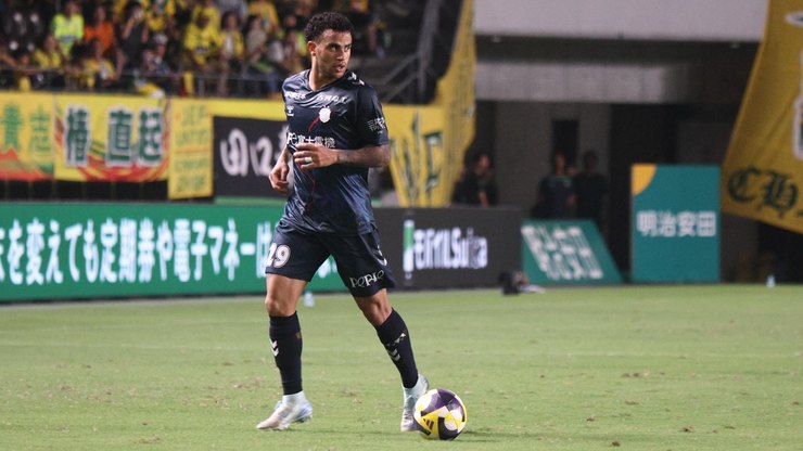 Carlinhos celebra fase no Japão: "Muito feliz com esse momento"