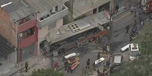 Ônibus invade casa e deixa ao menos 7 feridos na Zona Oeste de SP