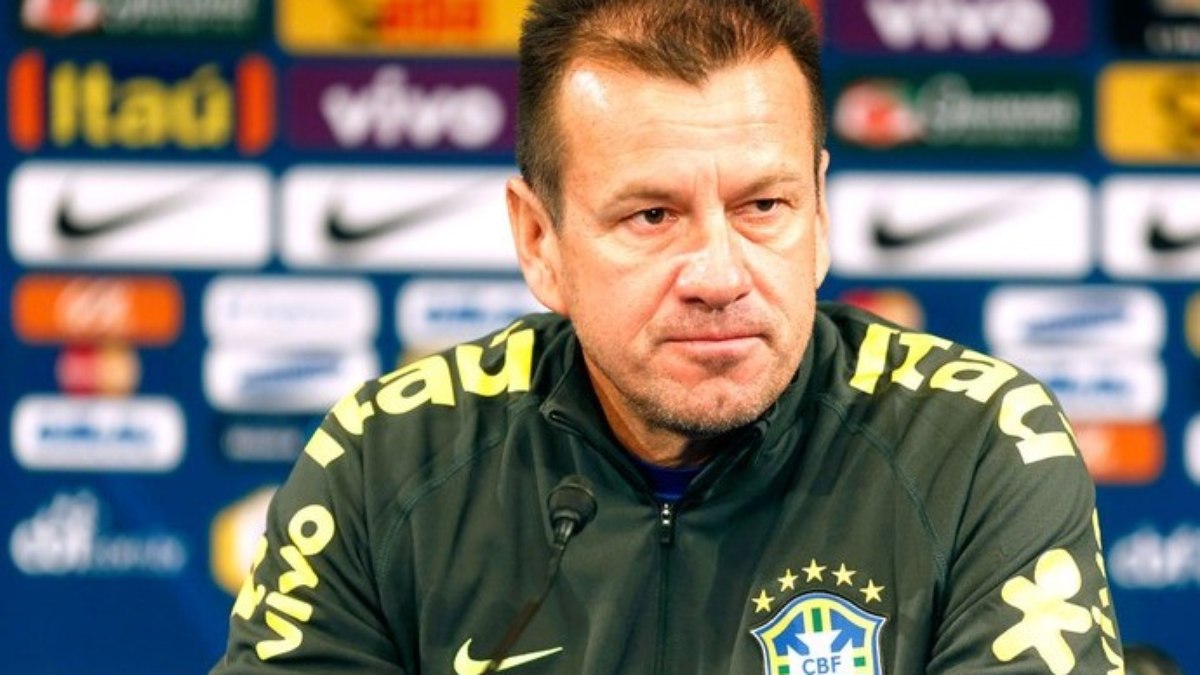 Ex-técnico da seleção brasileira, Dunga sofreu acidente de carro no último sábado (13) Ex-técnico da seleção brasileira, Dunga sofreu acidente de carro no último sábado (13)