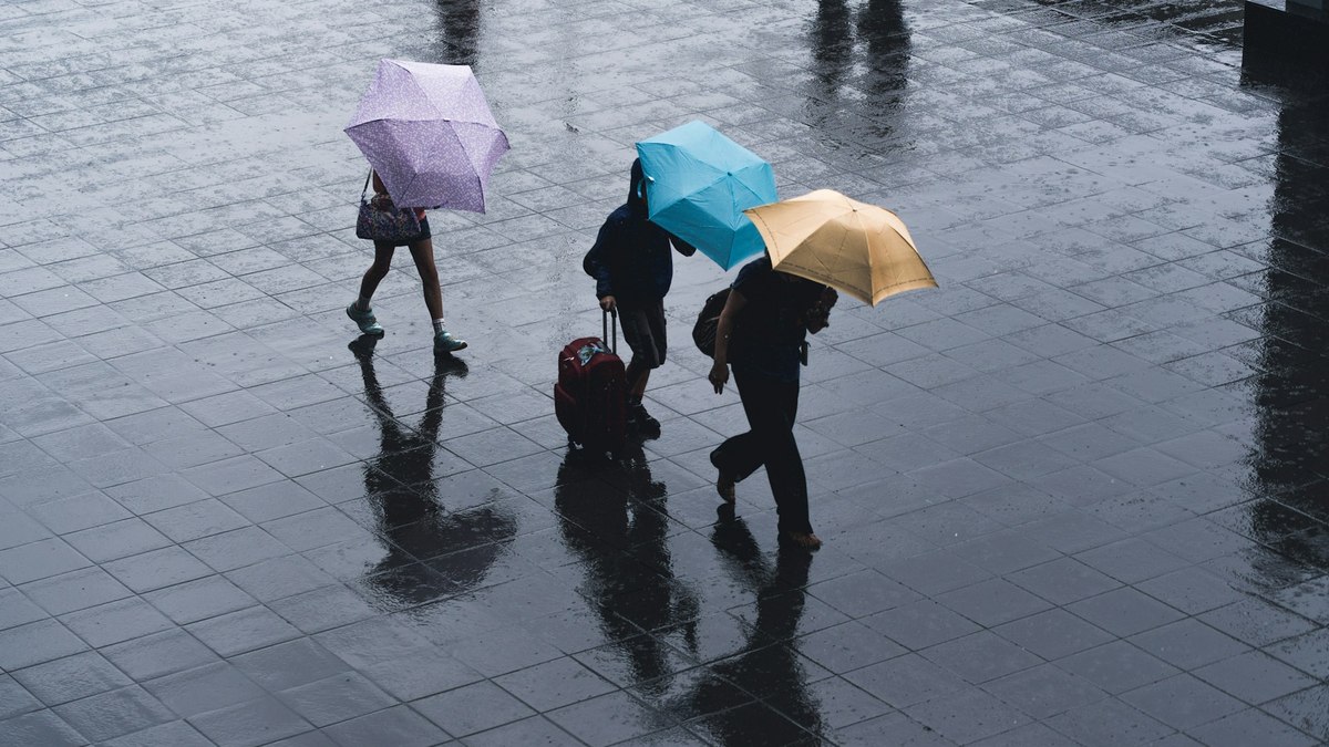 Sexta-feira terá chuva forte e baixa umidade em várias regiões