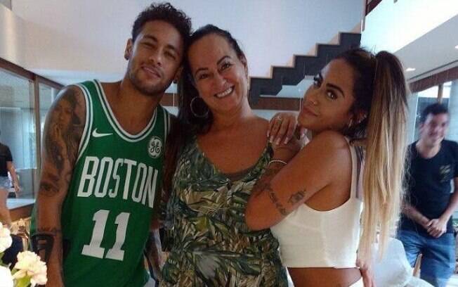 Neymar, a mãe Nadine e a irmã Rafaella