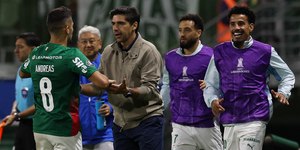 Palmeiras sobe o tom após arbitragem polêmica e rebate críticas