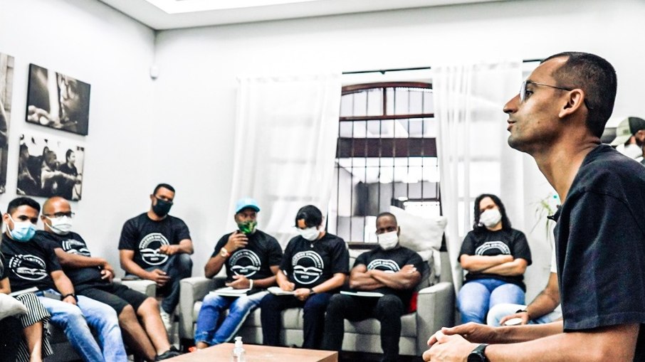 O processo de formação da Falcons University tem duração de seis meses em formato híbrido. O processo de formação da Falcons University tem duração de seis meses em formato híbrido.