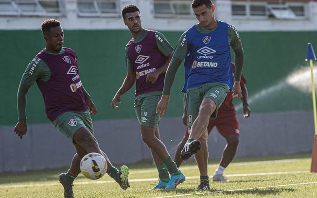 Alan faz treino com grupo e aguarda comissão de Diniz por reestreia no Fluminense