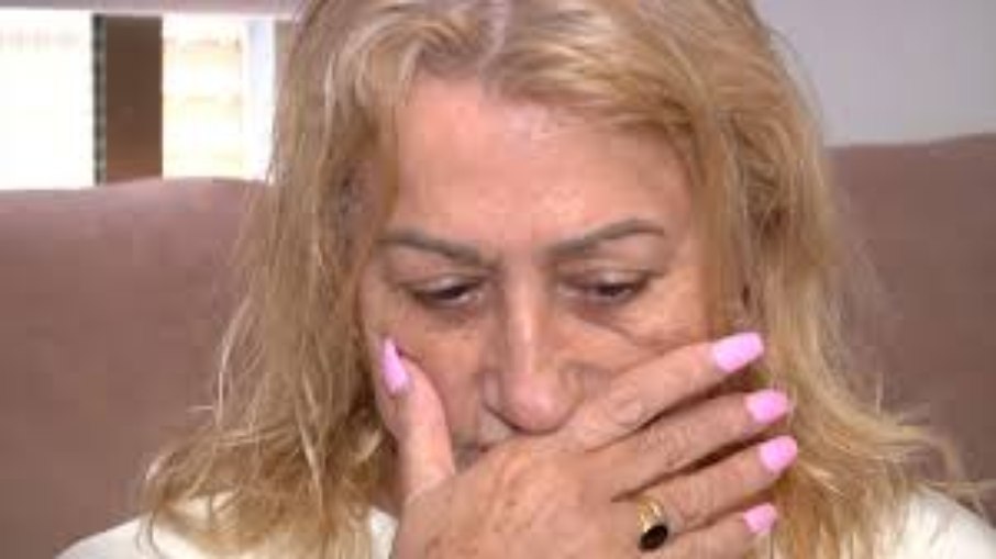 Maribel Ruiz dá entrevista com vergonha Maribel Ruiz dá entrevista com vergonha