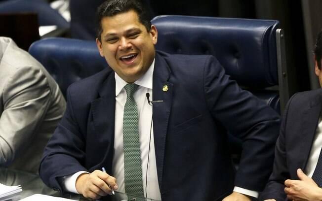 Alcolumbre diz que votação do veto de Bolsonaro sobre desoneração da folha de pagamento será feita em 4 de novembro