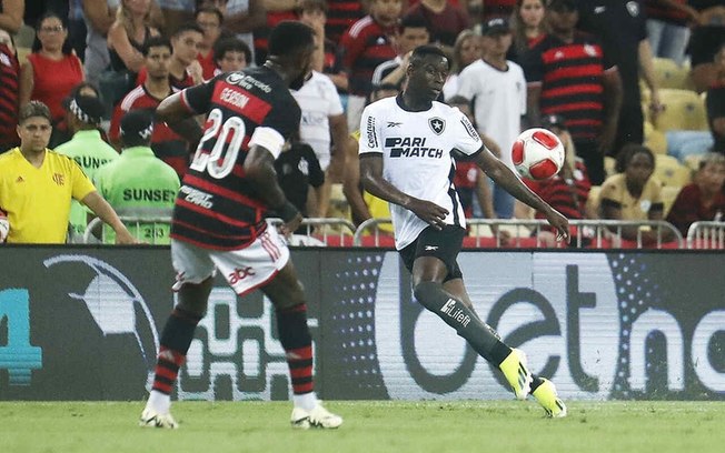 Luiz Henrique estreou pelo Botafogo. Mas o Fla sorriu no fim 