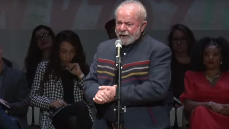 Lula diz que volta disputar eleição por estar mais indignado do que há 22 anos atrás