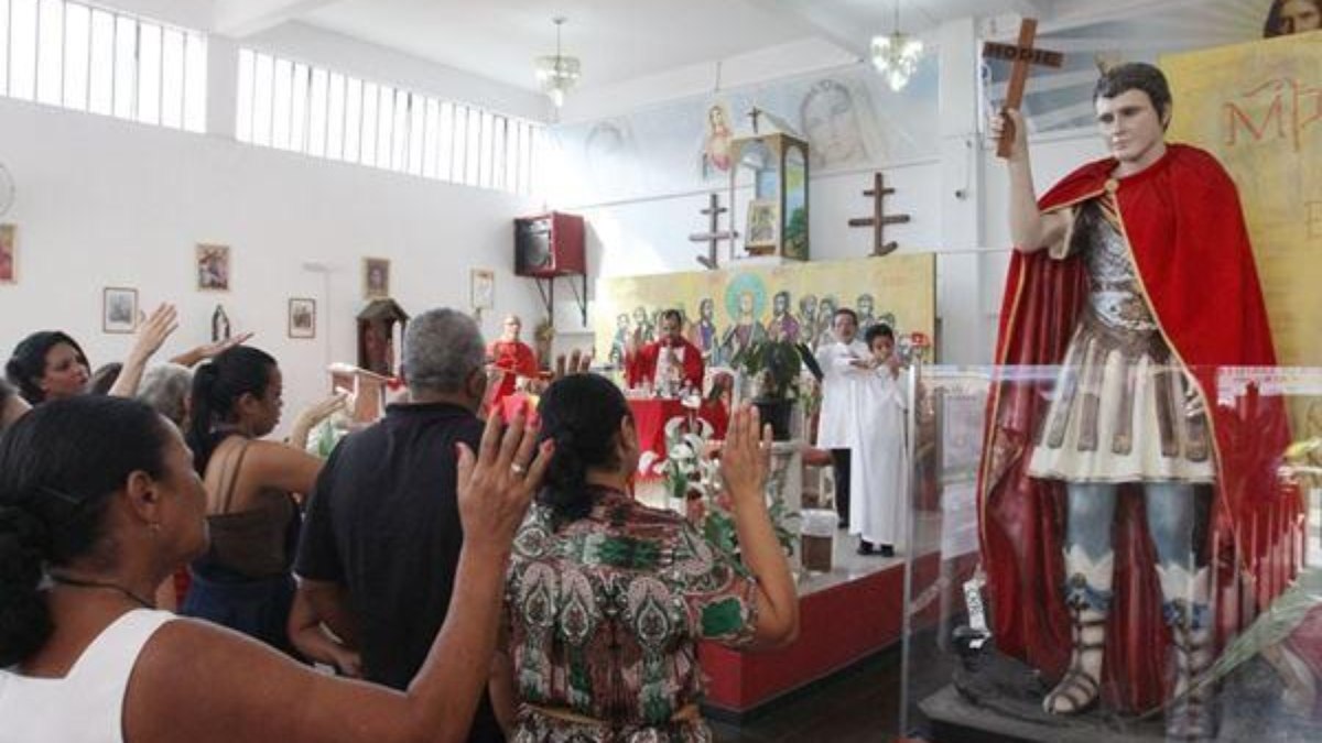 Entre história, tradição e fé, Santo Expedito continua sendo procurado por aqueles que acreditam que certas respostas não podem esperar pelo amanhã. Entre história, tradição e fé, Santo Expedito continua sendo procurado por aqueles que acreditam que certas respostas não podem esperar pelo amanhã.