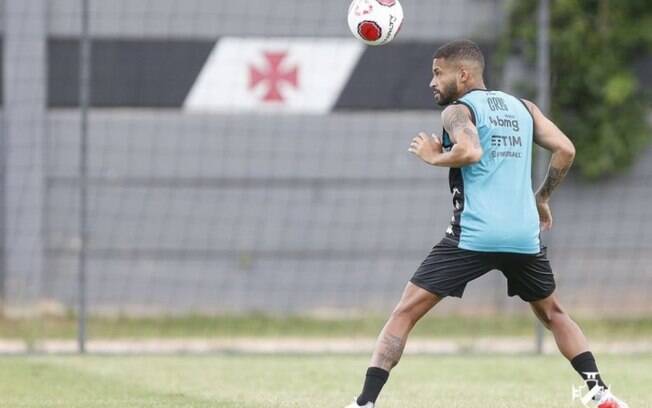 Vitinho sofre lesão em jogo-treino e desfalca o Vasco na estreia do Carioca diante do Volta Redonda