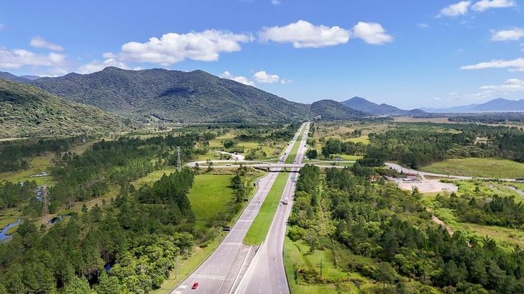 Feriado: SC deve ter 850 mil veículos em rodovias federais