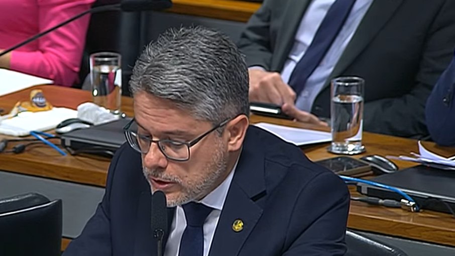 Alessandro Vieira na CCJ do Senado durante sabatina do Flávio Dino