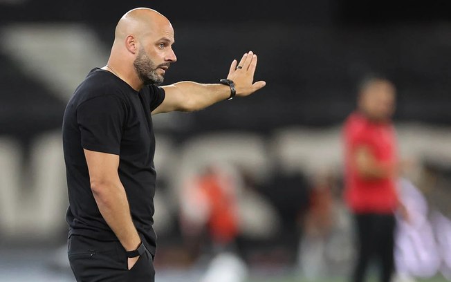 Franclim Carvalho não é mais técnico do Botafogo