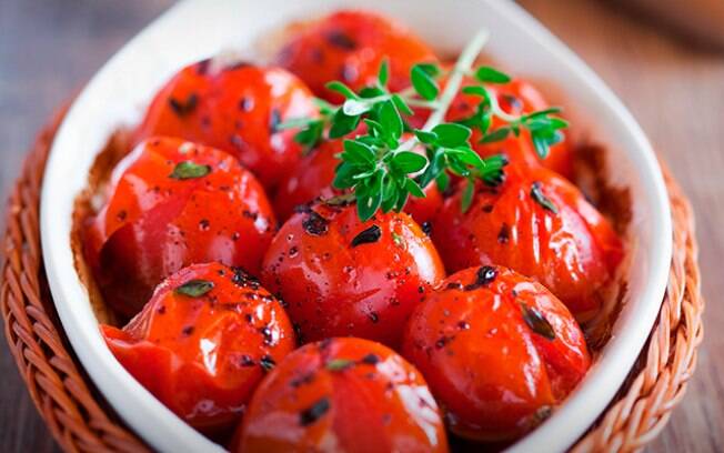 Salteado de tomate cereja é uma boa pedida para um aperitivo