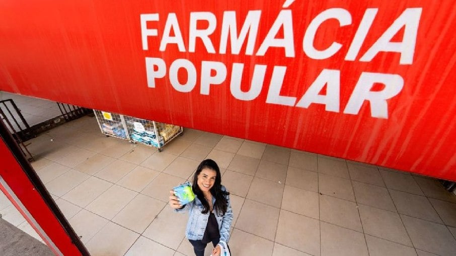 Absorvente do Programa Dignidade Menstrual podem ser retirados gratuitamente através da Farmácia Popular 