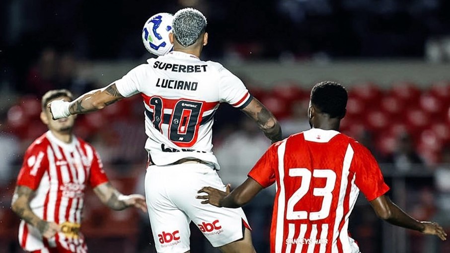 Com show de Luciano, São Paulo vence Náutico na Copa do Brasil Com show de Luciano, São Paulo vence Náutico na Copa do Brasil