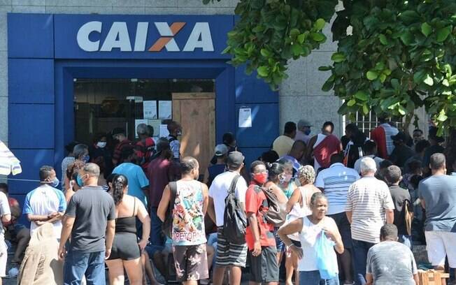 Caixa abre mais de 900 agências neste sábado para pagamento do auxílio de R$ 600