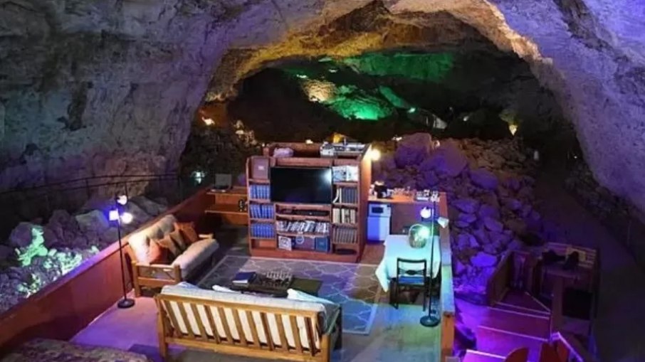 Tourists are “housed” in underground suites 