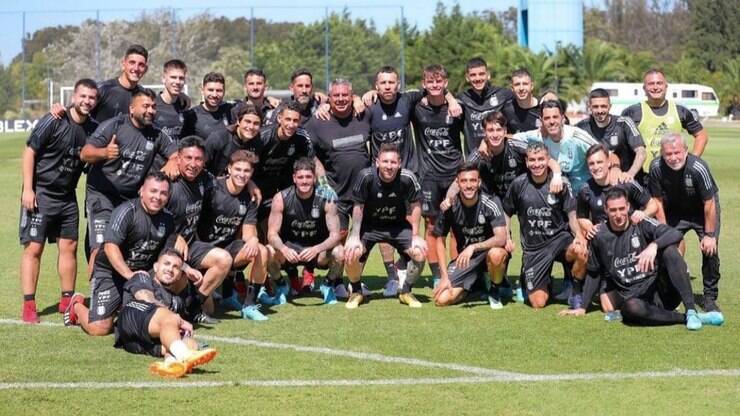 Troféu da Copa do Mundo de Rugby visita projeto de Paraisópolis - MKT  Esportivo