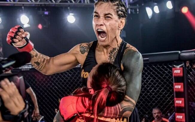 Em alta no MMA, brasileira mostra confiança para disputa de título no LFA: ‘Podem esperar um show’