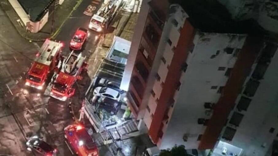 Homem mata namorada e põe fogo no apartamento dela no Recife