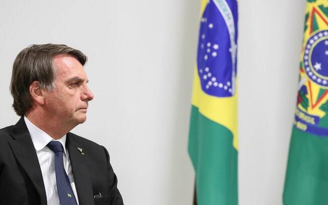 Bolsonaro pede punição a grupo suspeito de ataque hacker