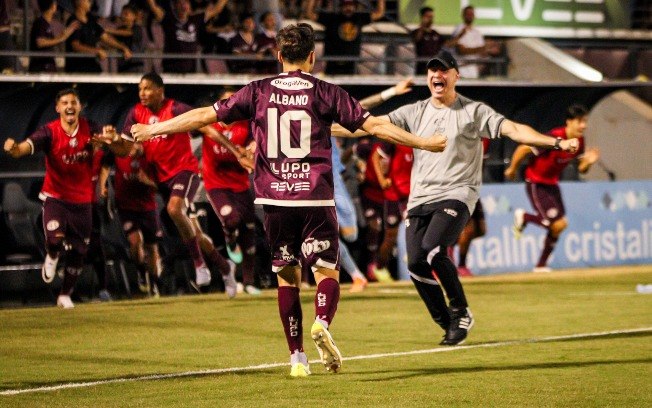 Ferroviária segura Ituano e volta à Série A do Paulistão