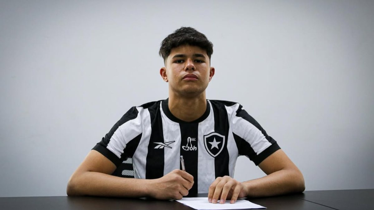 Bruninho Samudio assina com o Botafogo Bruninho Samudio assina com o Botafogo