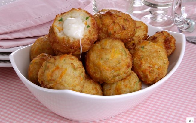 Saiba como fazer diferentes versões do bolinho de arroz