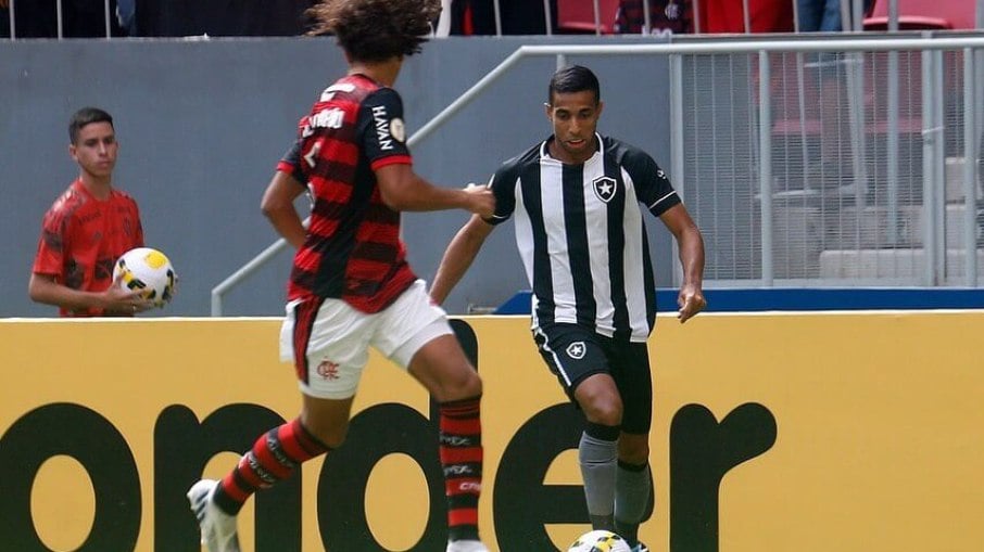 Victor Sá afirma que seguirá no Botafogo