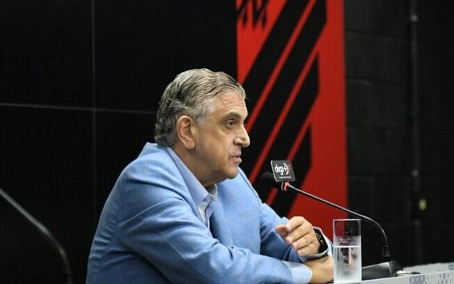 Em áudio vazado, Petraglia critica a torcida do Athletico
