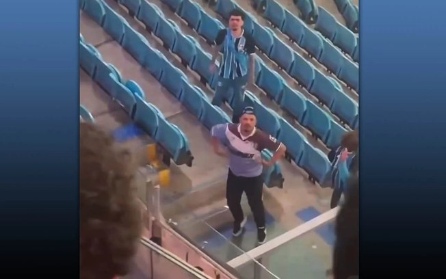 Torcedor fazendo gesto racista para torcida do Inter