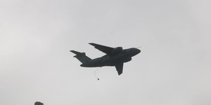 Militar morre em treinamento de salto de paraquedas em Goiás