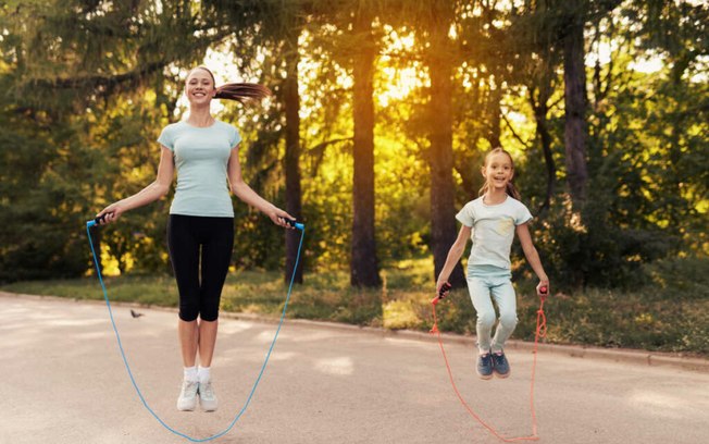 Conheça os benefícios de pular corda para a saúde