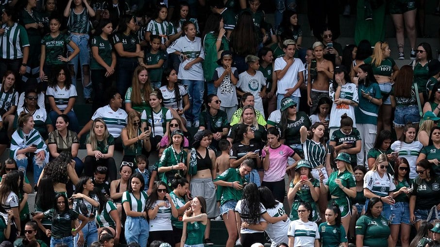 Jogos de Athletico-PR e Coritiba no Paranaense terão só mulheres e