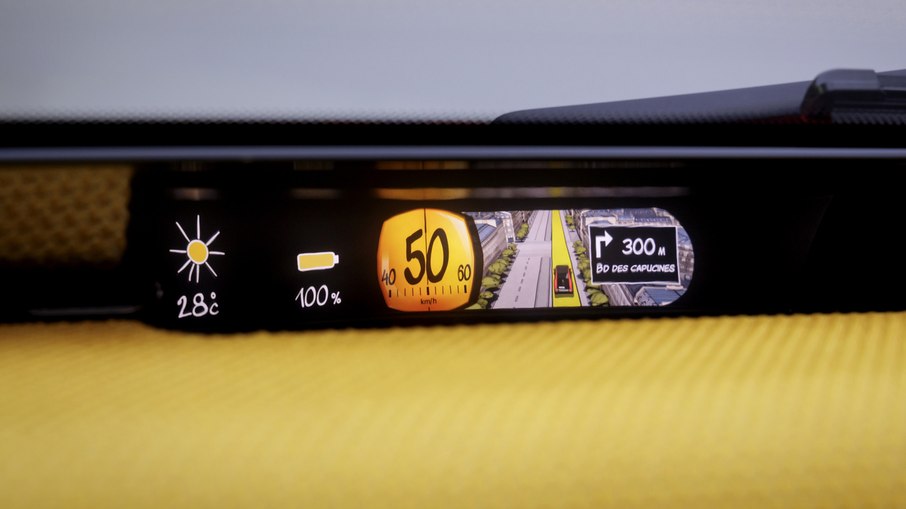 Instrumentação do Citroën 2CV Concept utiliza pequenos indicadores digitais para apresentar informações de condução, como velocidade e autonomia.