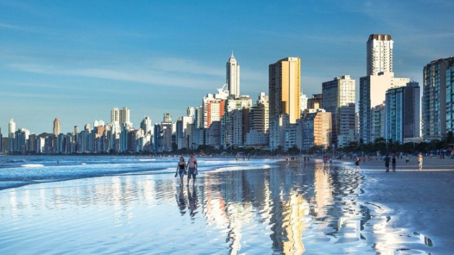 Praia em Santa Catarina, região Sul do Brasil Praia em Santa Catarina, região Sul do Brasil