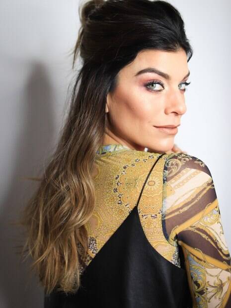 Atriz e ex-Malhação, Joana Balaguer exibe as tendências de moda, make e cabelo para aproveitar o Carnaval 2019 em Portugal