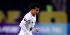 André brilha, Corinthians vira e afunda crise do Grêmio